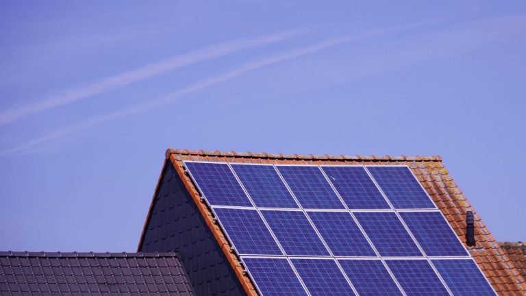 Autoconsommation solaire : fonctionnement, dimensionnement et rentabilité